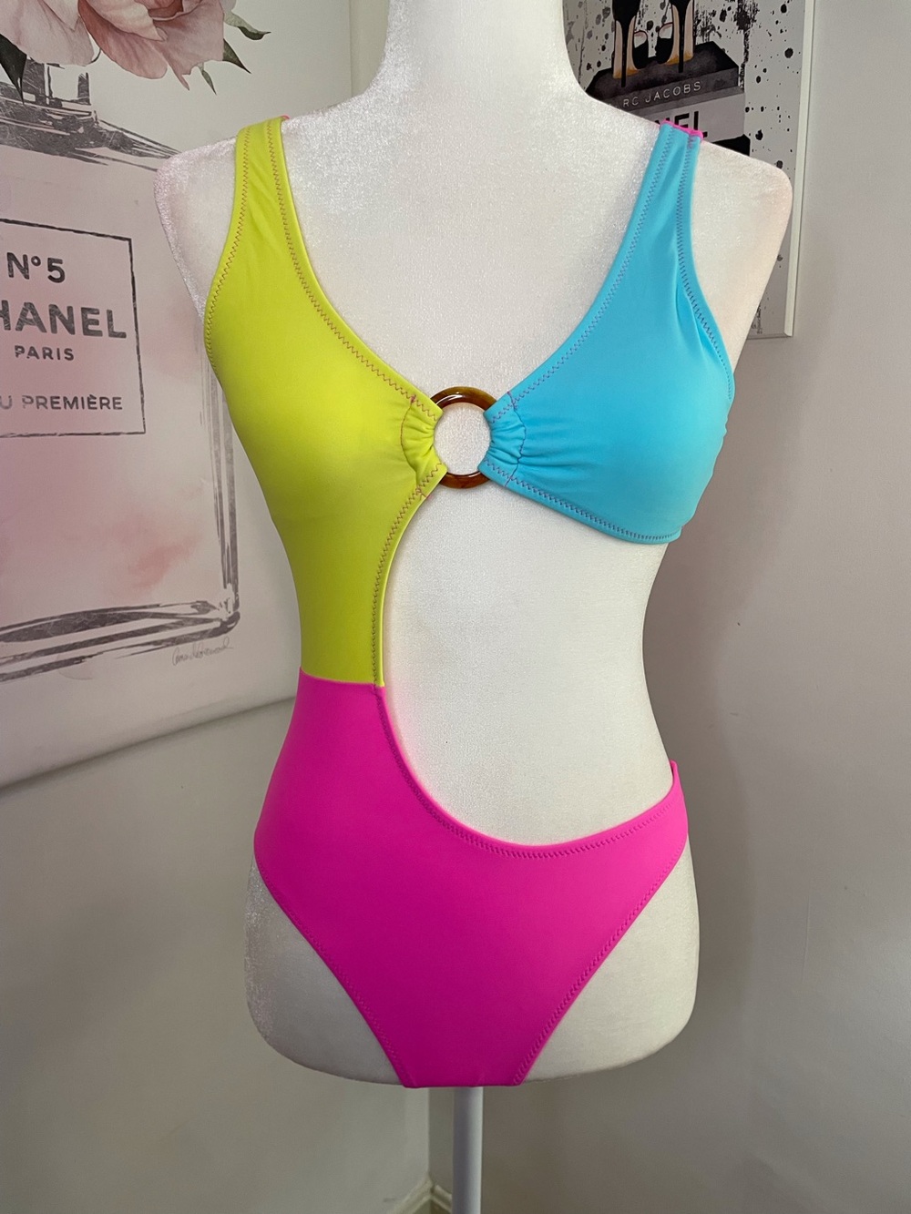 Kamoni One-Piece Swimsuit Color Block & Cutout Design Size S
